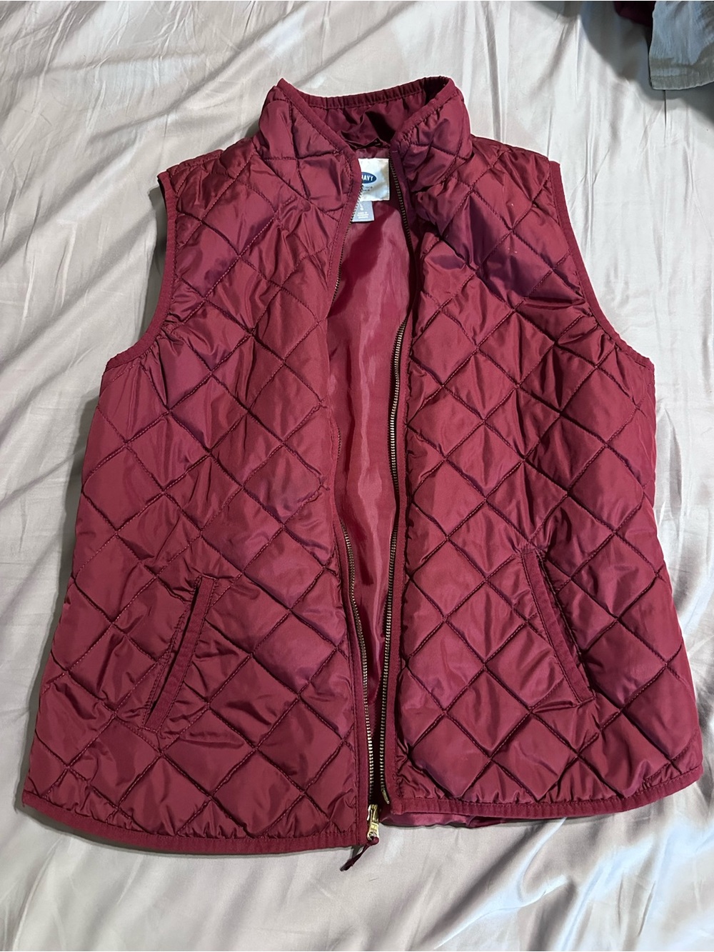 Old Navy Quilted Sleeveless Vest in Wine